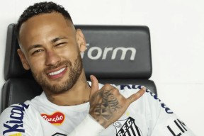 j9 内马尔重返赛场，险胜首场状态出色，尤文图斯观众沸腾！全场沸腾不已