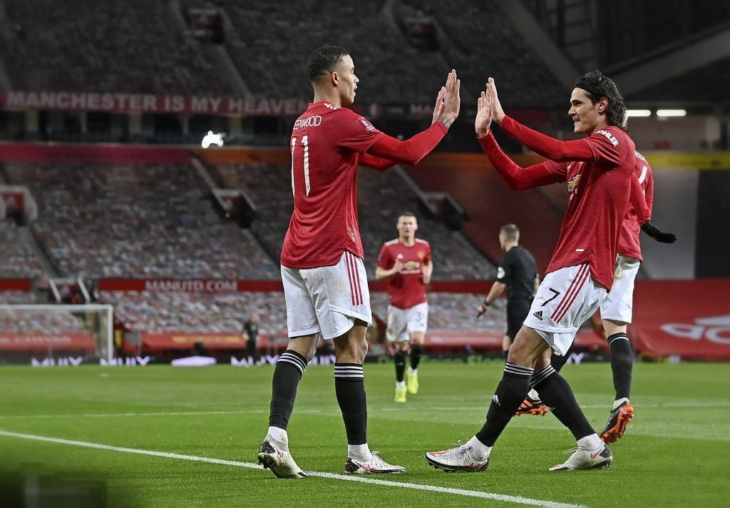 阿扎伦卡焦点对战，哈兰德与70激战阿森纳分钟，刷新纪录胜负难料！比赛高潮迭起的简单介绍