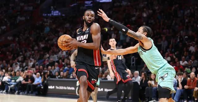 包含关键时刻NBA总决赛焦点战,迈阿密热火调整名单,态度坚定,更衣室氛围转暖的词条 包含关键时刻NBA总决赛焦点战,迈阿密热火调整名单,态度坚定,更衣室氛围转暖的词条